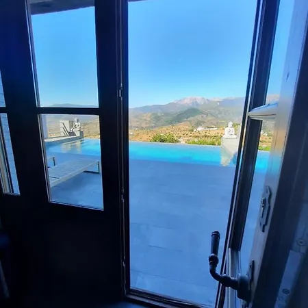 Гостьовий будинок Casa Eden - Mountain View, Infinity Pool